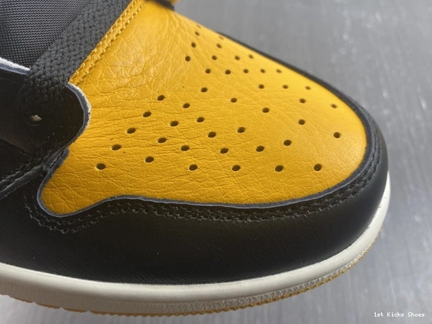 1st Kicks High OG Air Yellow Toe Jordan 555088-711 1 0813